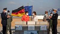 Grundsteinlegung in Évreux Die deutsche und die französische Verteidigungsministerin legen gemeinsam den Grundstein in Évreux.