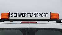 Nahaufnahme eines Fahzeuges zur Schwertransportsicherung.