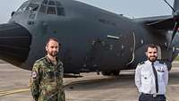 Oberstleutnant Braun und ein französischer Kollege vor einer C-130J Oberstleutnant Armin Braun steht mit dem französischen Technischen Offizier vor einer C-130J.