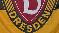 Eine Flagge des Fußballvereins Dynamo Dresden