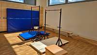 Ein Teil des Sporttest beinhaltet das Hängen an einer Klimmzugstange, sogenannter Klimmhang