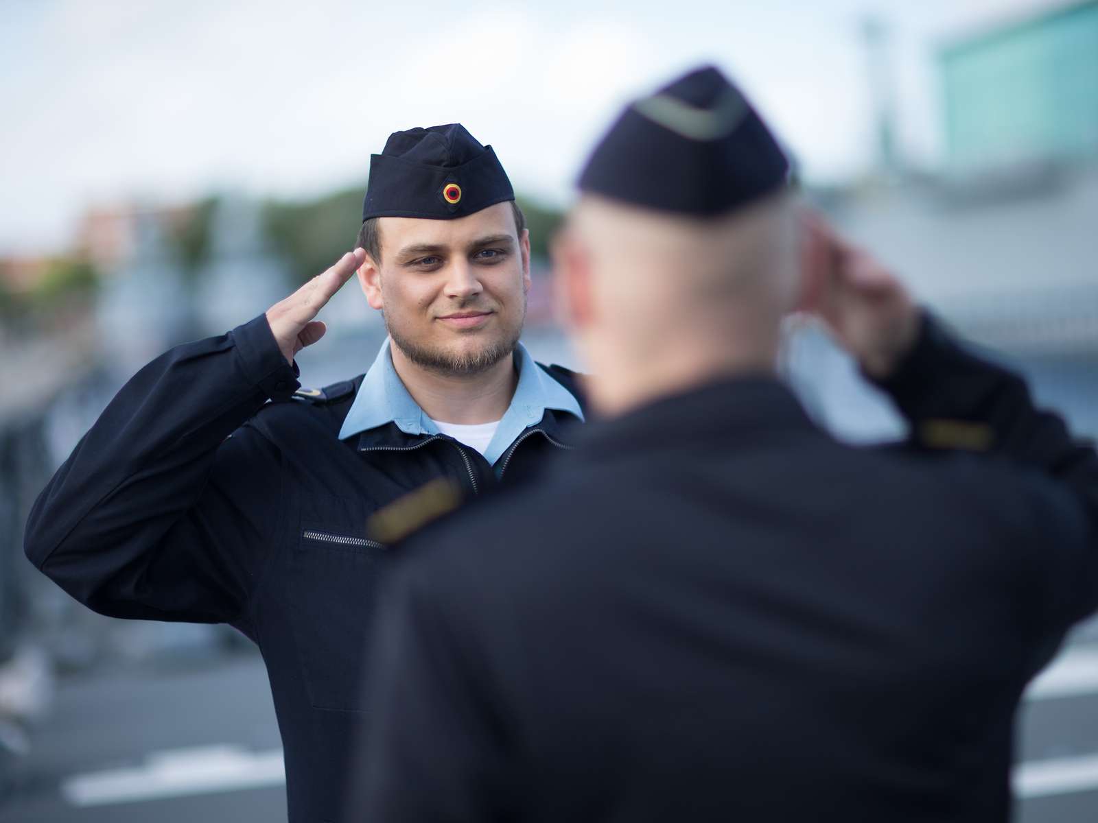 marinesoldaten-militaerischer-gruss-2.jpg