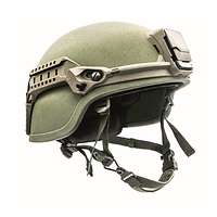 Gefechtshelm freigestellt auf weißem Hintergrund