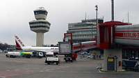 Flugzeug am Terminal