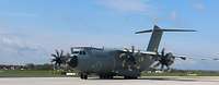 A400M am Fliegerhorst Wunstorf auf dem Weg zur Start-/Landebahn