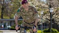 Britischer Major radelt für das Bundeswehr-Sozialwerk