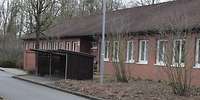 Langer Bungalow mit roter Klinkerfassade