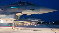 Nachtflug Eurofighter bei Nacht auf dem Flugplatz in Neuburg.