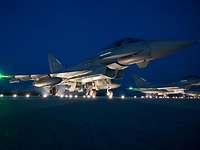 Nachtflug Eurofighter bei Nacht auf dem Flugplatz in Neuburg.