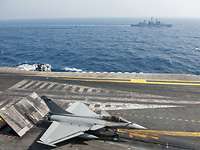 Eine Dessault Rafale auf einem Flugzeugträger Eine Dessault Rafale dem französischen Flugzeugträger Charles de Gaulle.