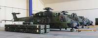 Drei demontierte Mehrzweckhubschrauber NH-90 Drei demontierte Hubschrauber stehen in einer Halle.