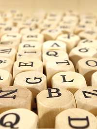 Holzwürfel mit Buchstaben
