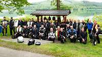 Gruppenbild der Teilnehmer an der Mottoradwerkwoche am See