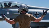 Wart weist einen Eurofighter ein