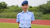 Portraitbild einer Frau in Uniform