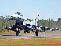 Ein Eurofighter aus Laage mit dem Konterfei von General Steinhoff Ein Eurofighter beim Start.