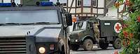 Bei der Hochwasser-Katastrophe im Einsatz Zwei Krankentransportfahrzeuge des Sanitätsdienstes der Bundeswehr stehen in einer Ortschaft