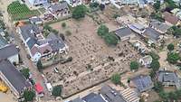 Ein Friedhof, der vom Hochwasser überschwemmt wurde.