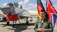 Der deutsche Austauschpilot vor seinem Arbeitsgerät.