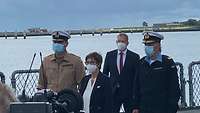 Bundesverteidigungsverteidigungsministerin an Bord Bundesverteidigungsverteidigungsministerin an Bord