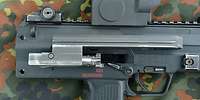 Nahaufnahme vom Verschluss einer Maschinenpistole MP7