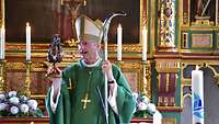 Der Schweizer Militärbischof Alain de Raemy beim Abschlussgottesdienst in Ranft
