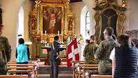 Auszug der Schweizer Natioinalfahne aus der Ranft-Kapelle