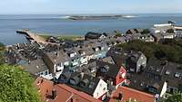 Hauptinsel Helgoland mit Nebeninsel Düne