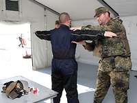 Personenkontrolle am Checkpoint