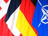 Stabilitätsanker NATO Flaggen von Mitgliedsstaaten der NATO