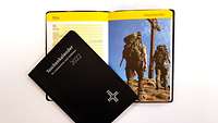 Taschenkalender Kalender 2022 Soldat Bundeswehr Kmba Soldaten Buch Taschenkalender Kalender 2022 Soldat Bundeswehr Kmba Soldaten Buch
