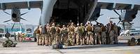 Afghanistan Evakuierung Deutsche Fallschirmjäger beim Einsteigen in den A400M