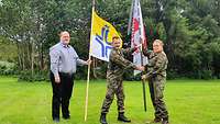 Militärpfarrer Torsten Rehberg, Stabsfeldwebel Axel Hanschmann und Hauptfeldwebel Juliana Haberlag 