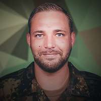 Frontalaufnahme des Soldaten