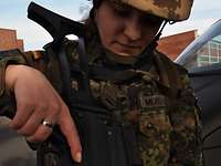Waffendrill und militärische Ausbildung stehen auch im Stab der Objektschützer regelmäßig auf dem Dienstplan.
