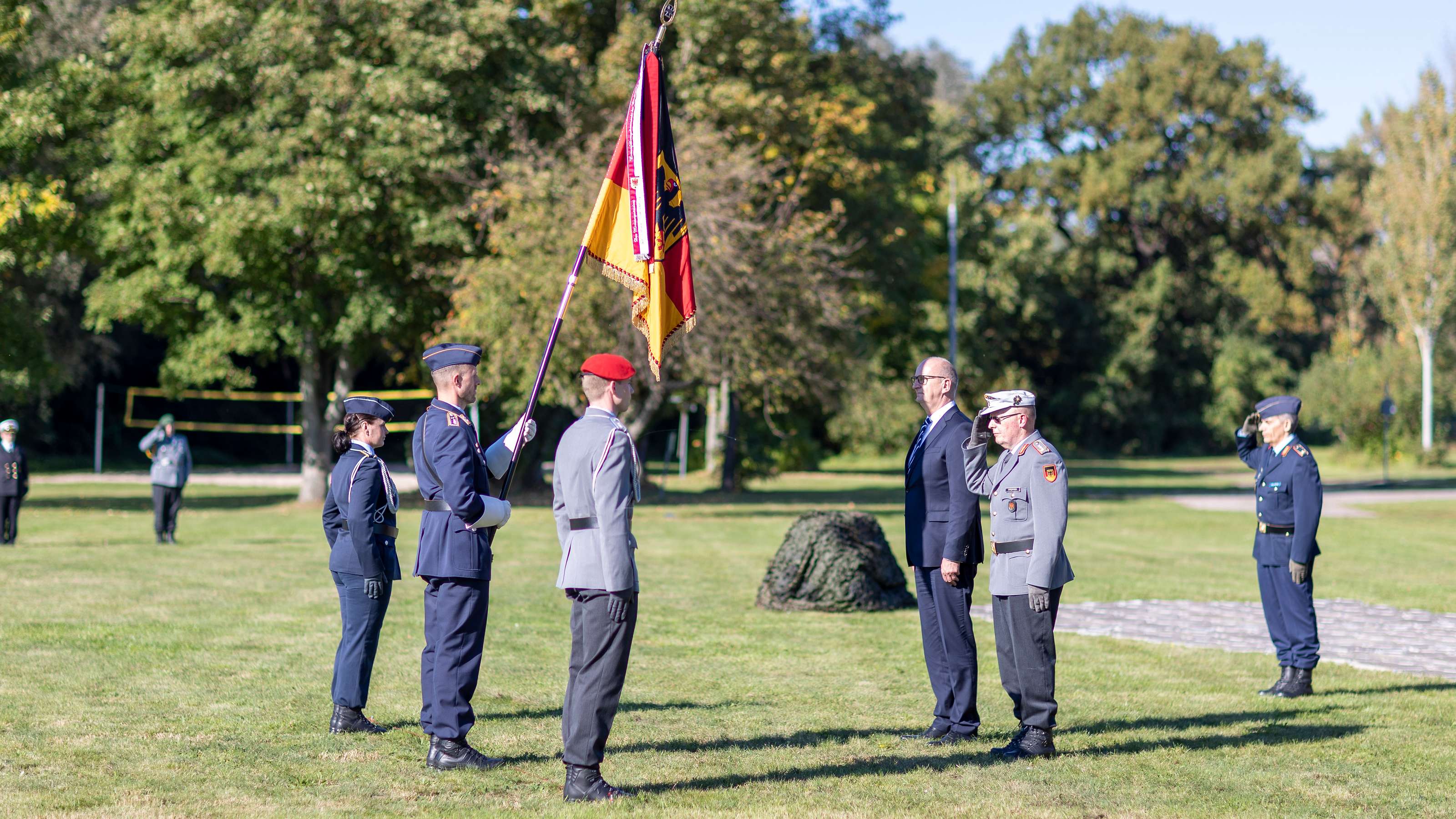 Besondere Ehrung Fahnenbandverleihung im EFK