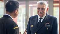 Fregattenkapitän Hans-Joachim Kuhfahl berichtete von seinem Dienst in zwei Marinen