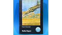 Tatsachen Ein blaues Heft mit einem nach unten fliegenden Düsenjet als Titelbild.