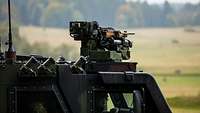 Soldaten im Eagle IV während des Gefechtsschießens.