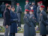 Mehrere Personen im Gespräch.