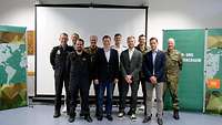 Gruppenbild der zehn Personen.