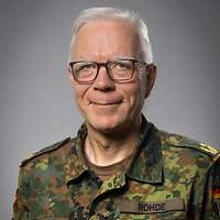 A portrait photo of the Commander, Army Training Command, Major General Olaf Rohde, in uniform