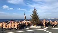 Gottesdienst auf dem Flugdeck der BRANDENBURG