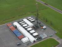 Luftbild DCRC im Einsatz Baltikum Der Blick von oben auf eine Zelt- und Containerstadt