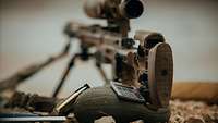 Auf dem Boden liegt das Scharfschützengewehr der Bundeswehr