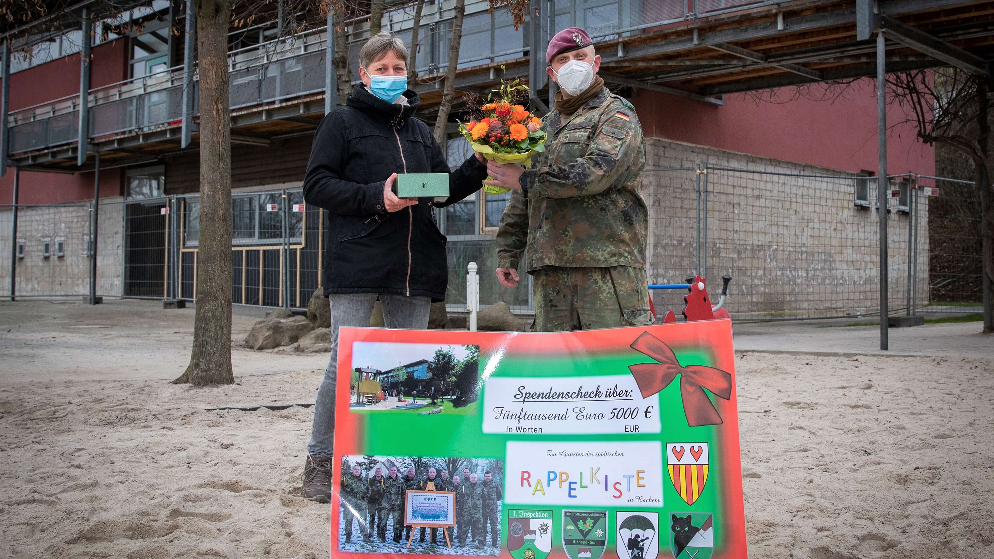 Soldaten der Bundeswehr spenden für Kindergarten im Ahrtal