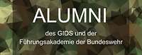 Logo ALUMNI auf Polygonen Hintergrund mit Schriftzug ALUMNI des GIDS und der Führungsakademie der Bundeswehr