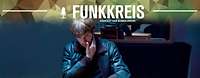 Funkkreis Lügen enttarnen #110 Logo "Funkkreis" und Text "Lügen enttarnen", dahinter Polygonmuster und ein Mann sitzend an einem Tisch