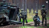 Soldaten im Wald