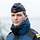 Kapitänleutnant Martin Miereck Ein Soldat im Portrait, im Hintergrund ist verschwommen ein Schiff zu erkennen.